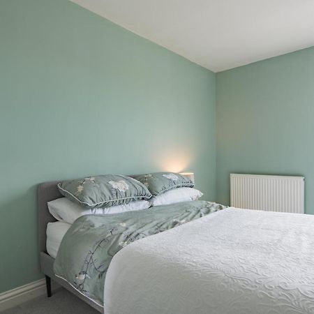 Blackhorse Loft - Spacious Apartment By The Sea Deal Esterno foto