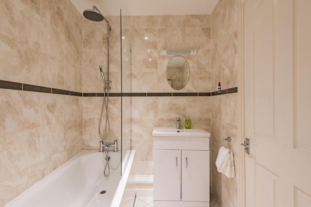 Blackhorse Loft - Spacious Apartment By The Sea Deal Esterno foto